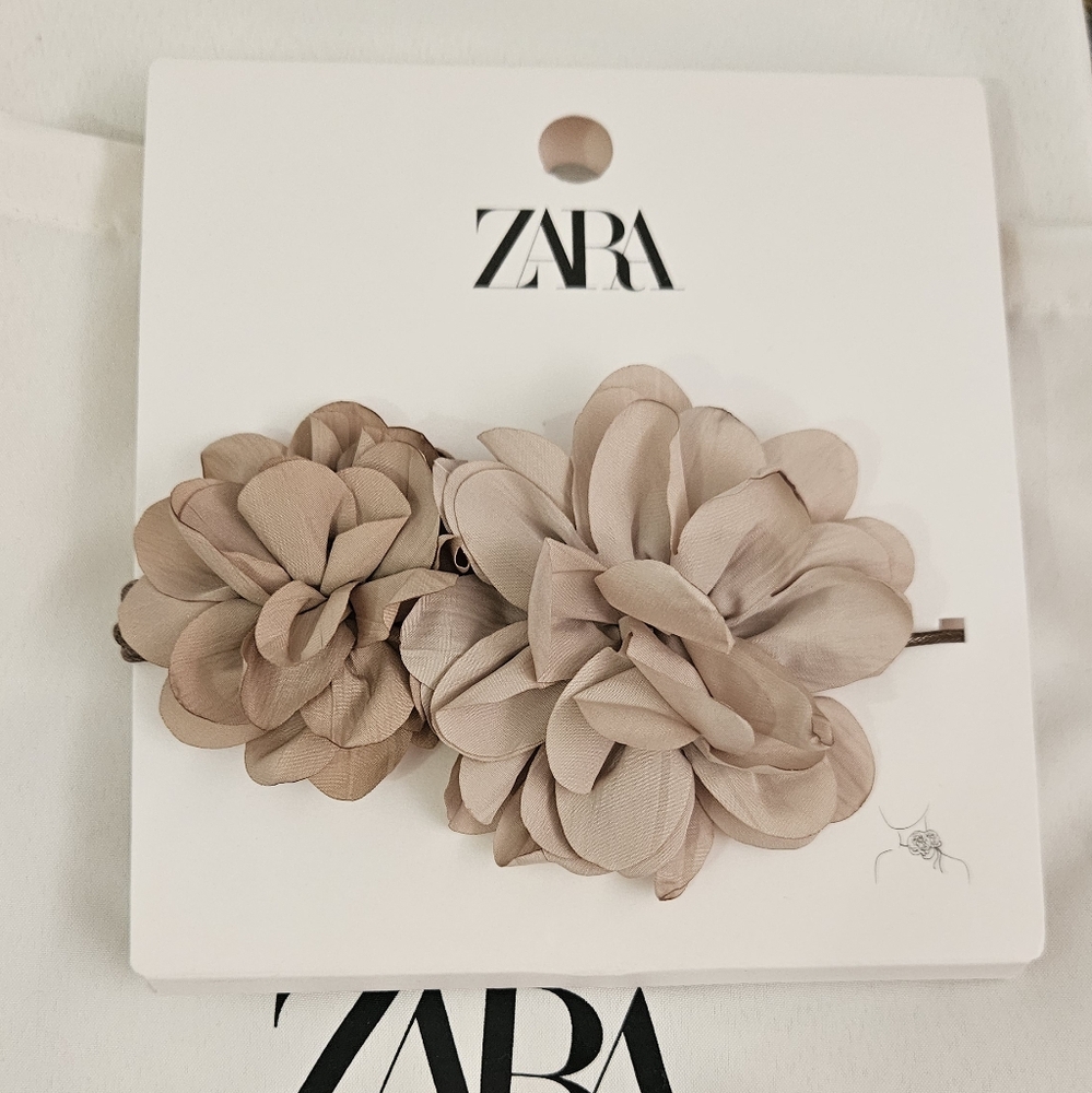 Zara double flower choker, Tan, NWT